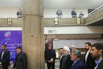 روحانی رای خود را بر صندوق انداخت
