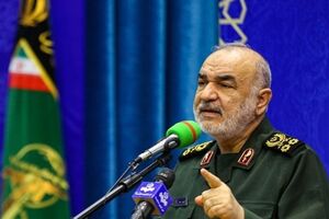 یک گام مقابل دشمن عقب‌نشینی نمی‌کنیم