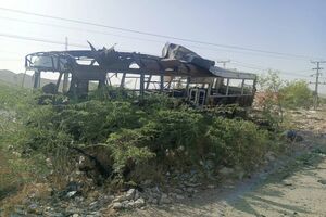 یک سرویس مدرسه در بلوچستان پاکستان مورد حمله انتحاری قرار گرفت