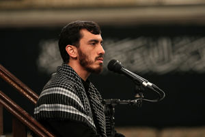 لحظاتی از شعرخوانی حماسی آقای مهدی رسولی در مراسم روز بسیج در حسینیه امام خمینی (ره) + فیلم