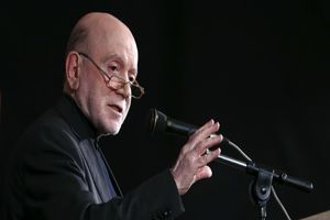 ما باید به سرعت به سمت خود کفایی و تولید و دور زدن تحریم ها برویم