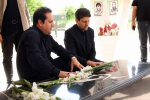 وزیر ارتباطات با ادای احترام به شهدای گمنام، سفر خود به ایلام را آغاز کرد