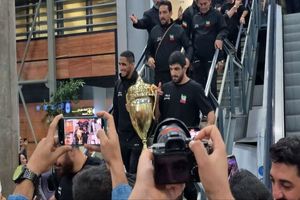 بازگشت تیم ملی کشتی آزاد ایران پس از قهرمانی جهان به تهران