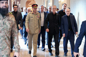 فرمانده ارتش پاکستان با پزشکیان دیدار کرد
