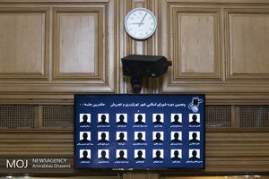 تشکیل نخستین جلسه شورای سال ٩٨ با دو ساعت تاخیر