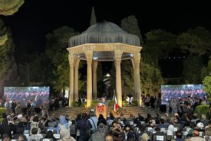 هنر حافظ در ترکیب کلام، زبان فارسی را به موسیقی تبدیل کرد