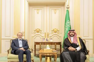علی لاریجانی و وزیر دفاع عربستان درباره اوضاع منطقه رایزنی کردند