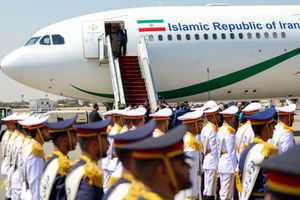 لحظه بدرقه پزشکیان برای سفر به پاکستان + فیلم