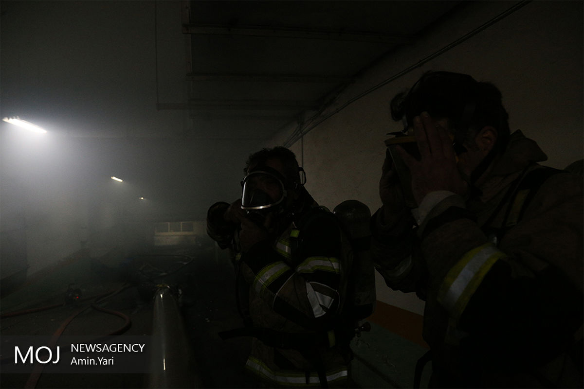 حضور شهردار در محل آتش سوزی ساختمان برق حرارتی