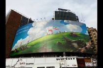 دیوارنگاره میدان ولیعصر (عج) به «او می‌آید» تغییر کرد