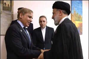 نخست وزیر پاکستان از رئیسی برای حضور در کشورش دعوت رسمی کرد