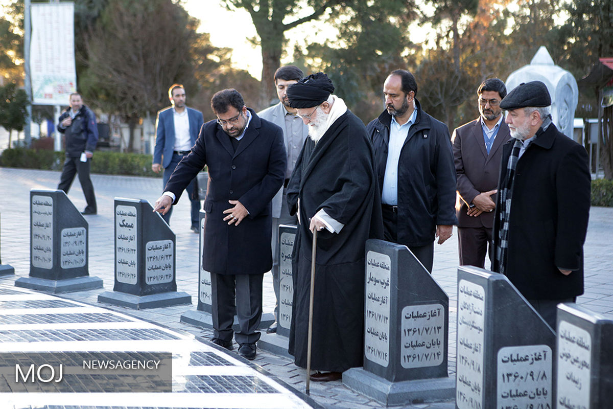 حضور مقام معظم رهبری در مرقد امام خمینی(ره)