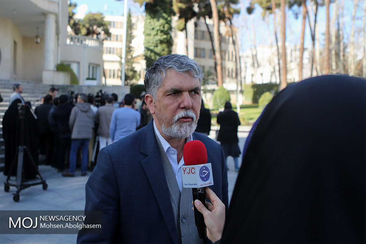 حاشیه جلسه هیات دولت - ۱۹ دی ۱۳۹۷/سید عباس صالحی وزیر ارشاد