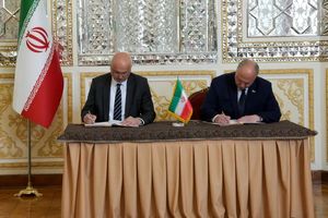 دفتر یادبود قربانیان حادثه بندر شهید رجایی توسط سفرای خارجی امضا شد