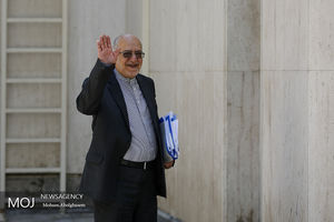 دخترم بدهکار است/ باید کار کنند تا بدهی شان را پرداخت کنند!