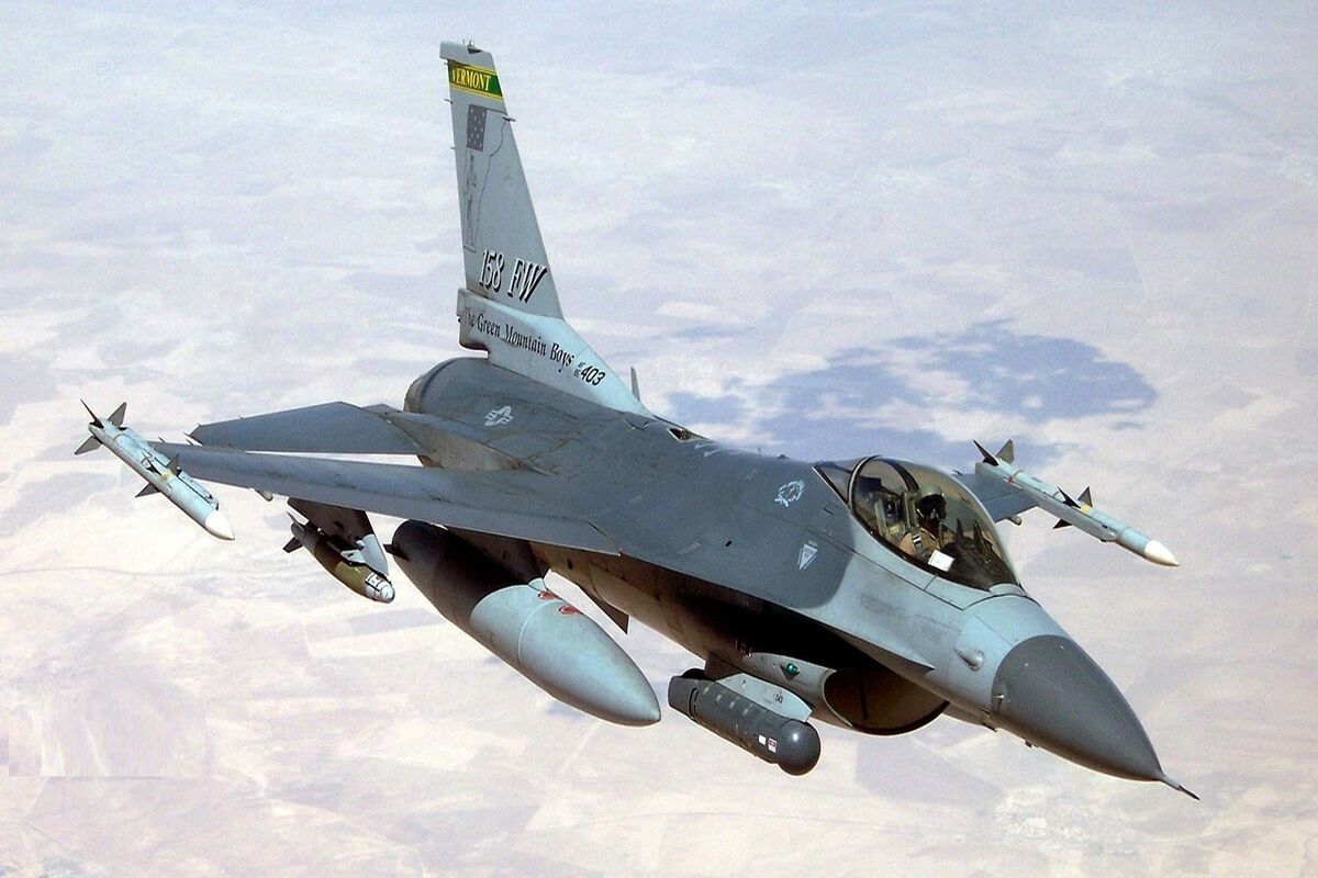 سقوط جنگنده اف 16