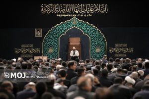 آخرین شب عزاداری شهادت حضرت زهرا(س) با حضور هزاران نفر در حسینیه امام خمینی