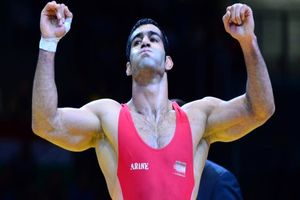 مشکلات باید داخل کشور حل شود