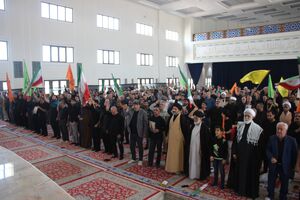 فریاد «مرگ بر آمریکا و اسرائیل» در کیش پس از نماز جمعه +فیلم