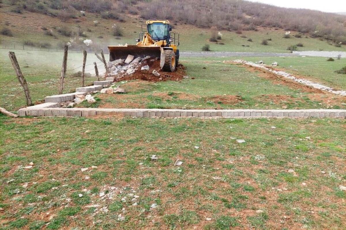 قلع و قمع سازه های غیرمجاز در بخش کجور فروردین 1401