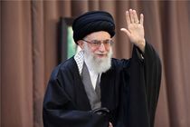 طنین شعار "ای پسر فاطمه(س) منتظر شمائیم" در حرم رضوی؛ امام خامنه ای در جایگاه سخنرانی حضور یافتند