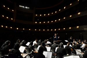 ارکستر خالقی به روی صحنه رفت