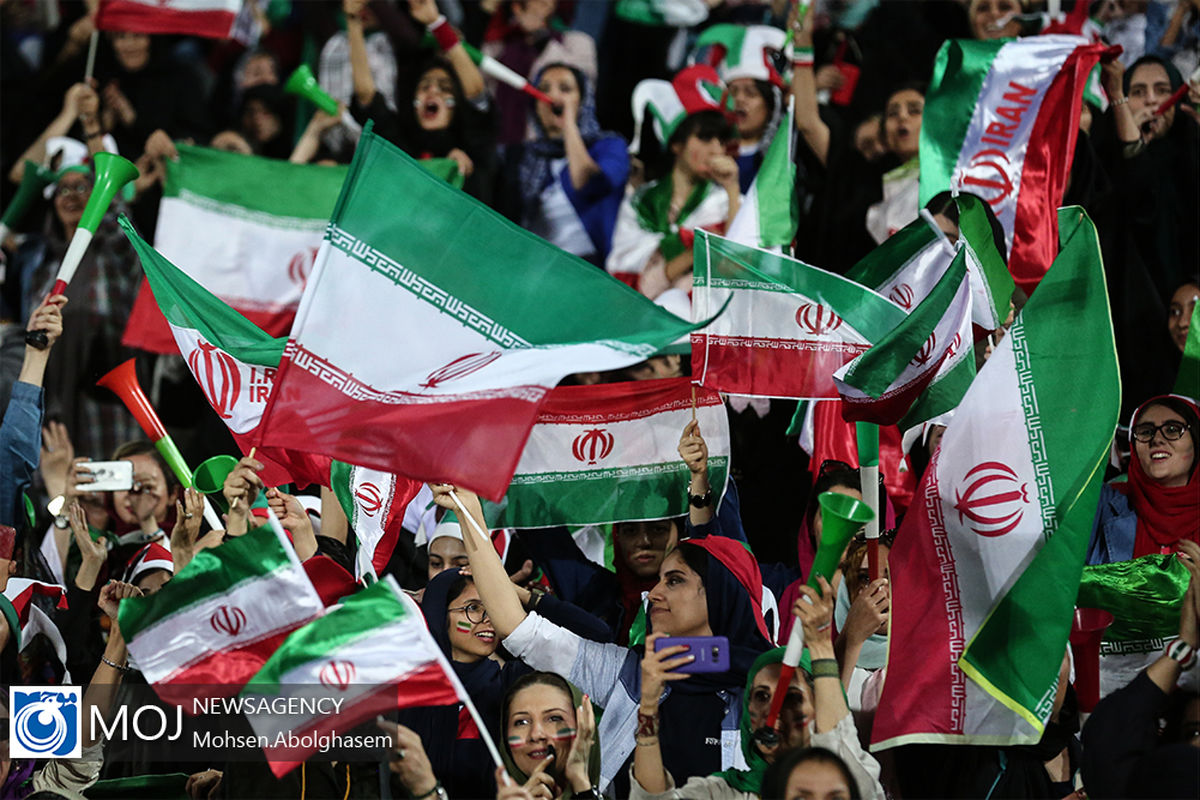 حضور بانوان در ورزشگاه آزادی