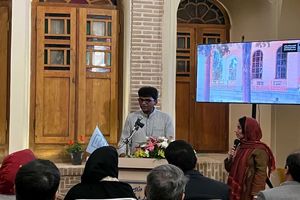 معنی واقعی هنرمند را در کارگاه های زربافت کاشان درک کردم