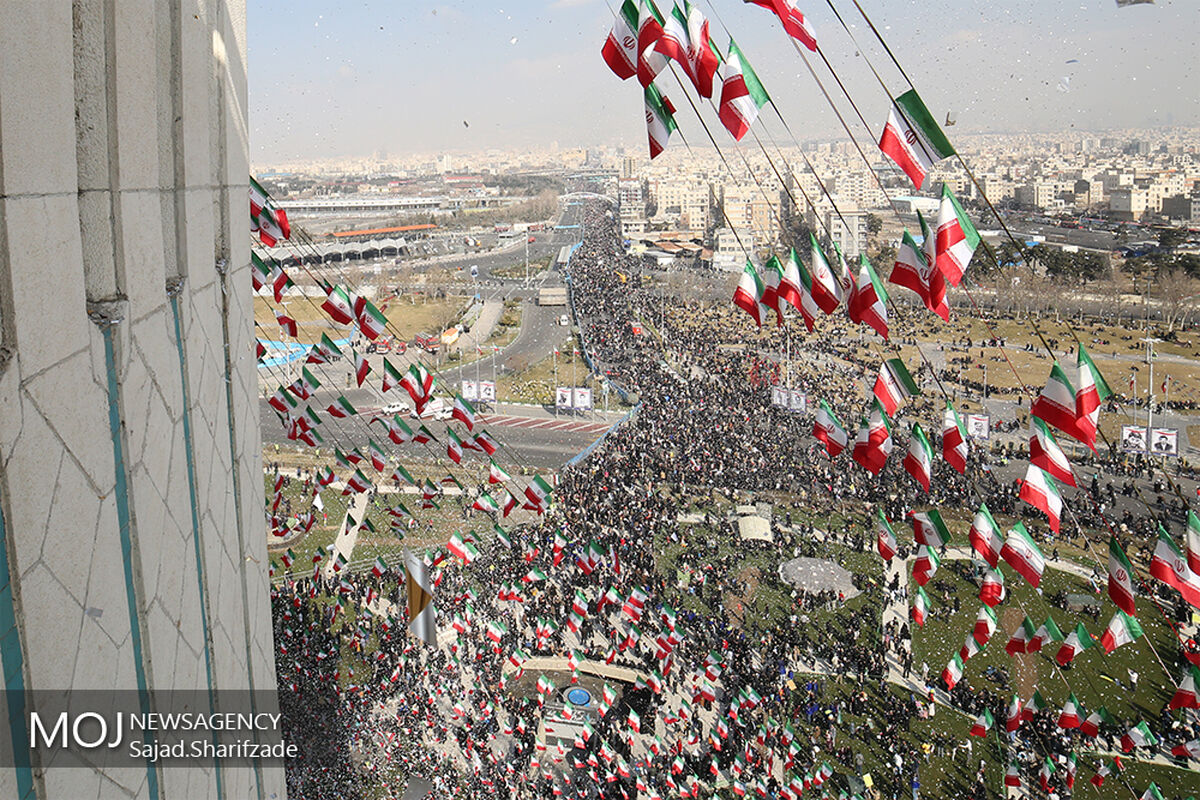 جشن انقلاب اسلامی از بالای برج آزادی تهران