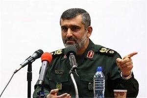 نباید از دشمن بترسیم/ آمریکا از بیرون هیچ غلطی نمی‌تواند بکند