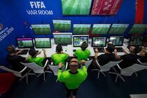 چهار داور فوتبال ایران مجوز استفاده از VAR گرفتند