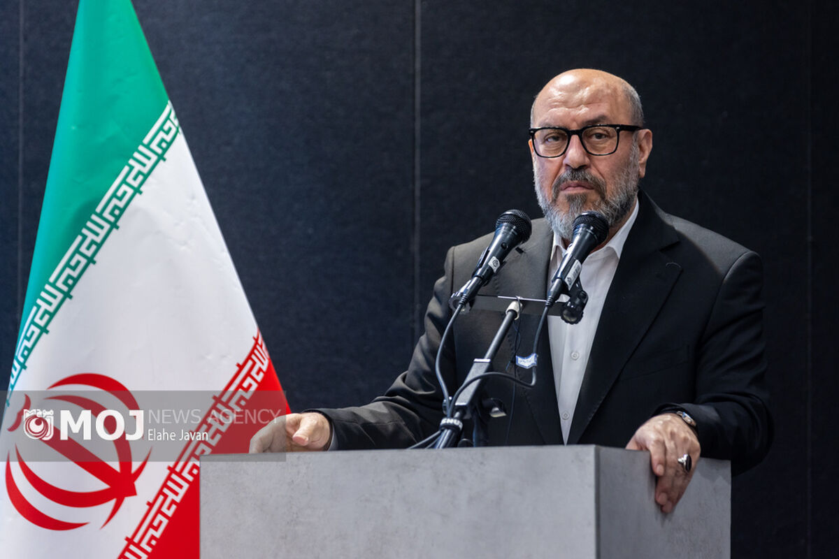 حسین دهقان + رئیس بنیاد مستضعفان