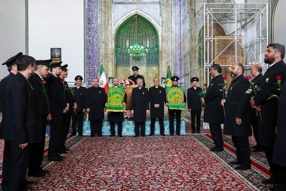 کاروان زیر سایه خورشید