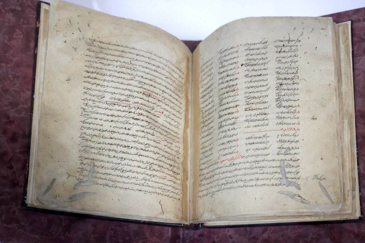 نسخه خطی خلاصه الاشعار و زبده ‌الافکار تقی‌الدین کاشانی