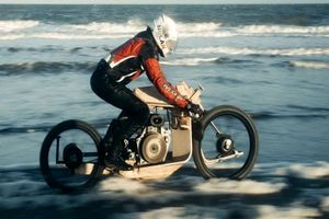 موتورسیکلتی که با روغن جلبک کار می‌کند