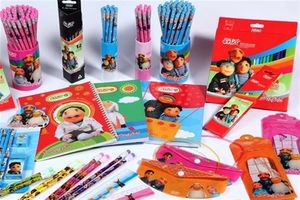 ۱۵۰۰۰ بسته لوازم‌التحریر به دانش آموزان نیازمند اصفهانی اهدا شد