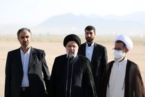 باید با مشارکت مسئولان و کمک مردم شاهد رفع فقر، محرومیت و بیکاری باشیم