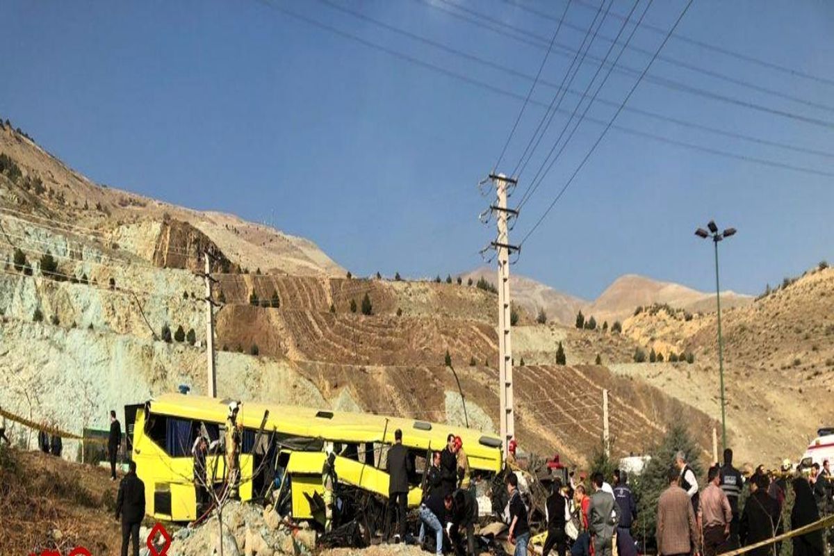 واژگونی اتوبوس در دانشگاه علوم و تحقیقات