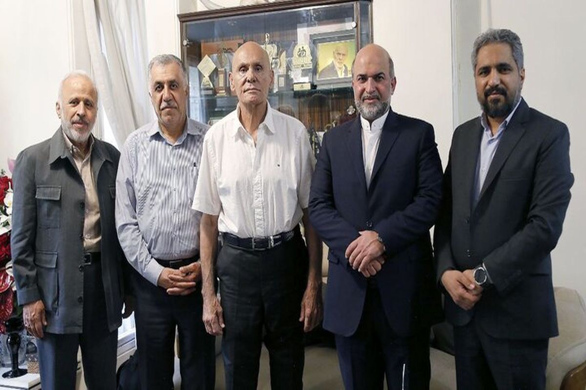 مدیرعامل صندوق اعتباری هنر با جمشید هاشم پور دیدار کرد