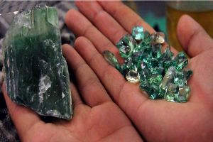 تجارت سالانه ۱۵ تن عقیق و فیروزه در مشهد / از ظرفیت‌های افغانستان غافل نشوید