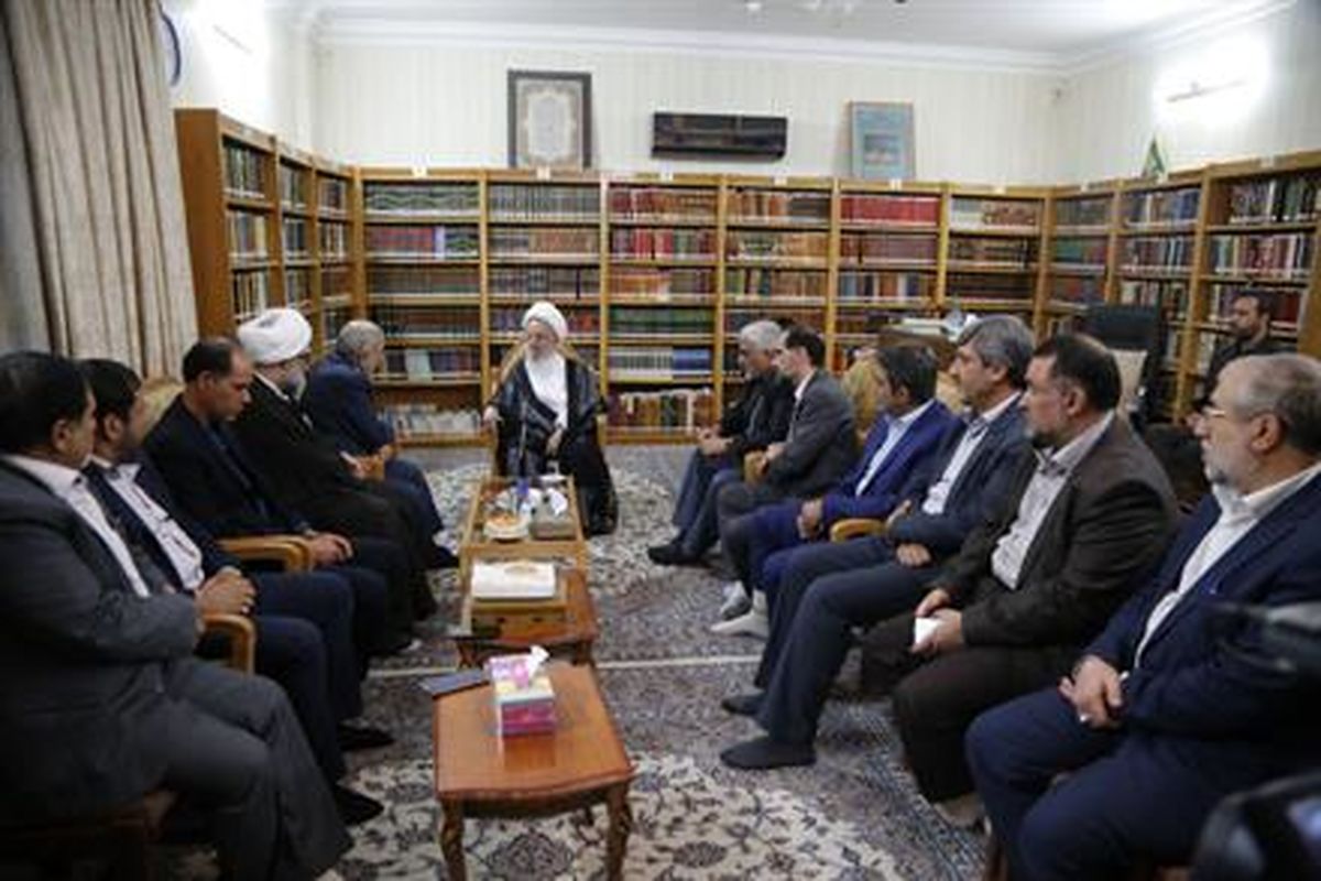 استاندار قم وآیت الله مکارم شیرازی