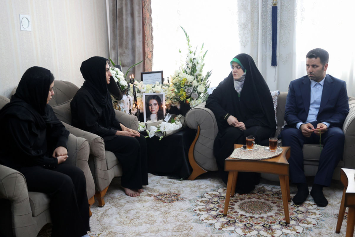 زهرا پزشکیان