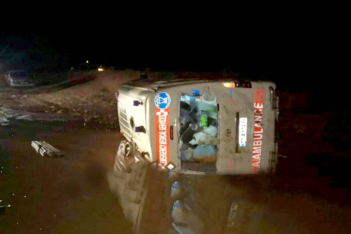 واژگونی آمبولانس