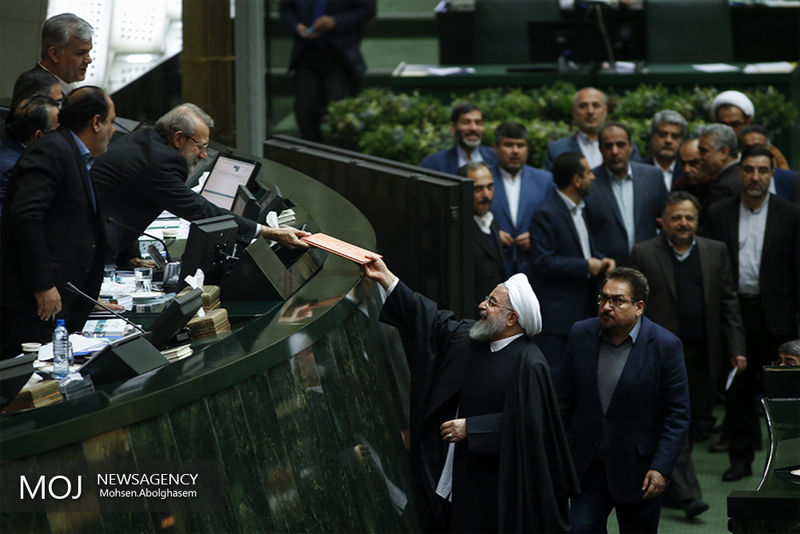 عوامل اثرگذار در تغییر سیاستهای بودجهای/ابهام در راهکار دولت برای تحقق اهداف بودجه ای 98