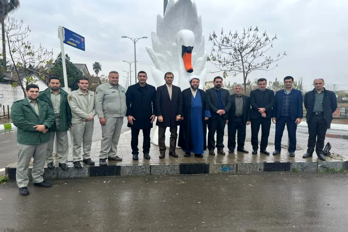 تندیس قو در سرخرود مازندران