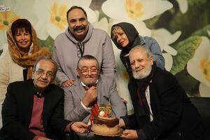 رضا رویگری ۷۵ ساله شد/جشن ساده و صمیمی برای بازیگر قدیمی
