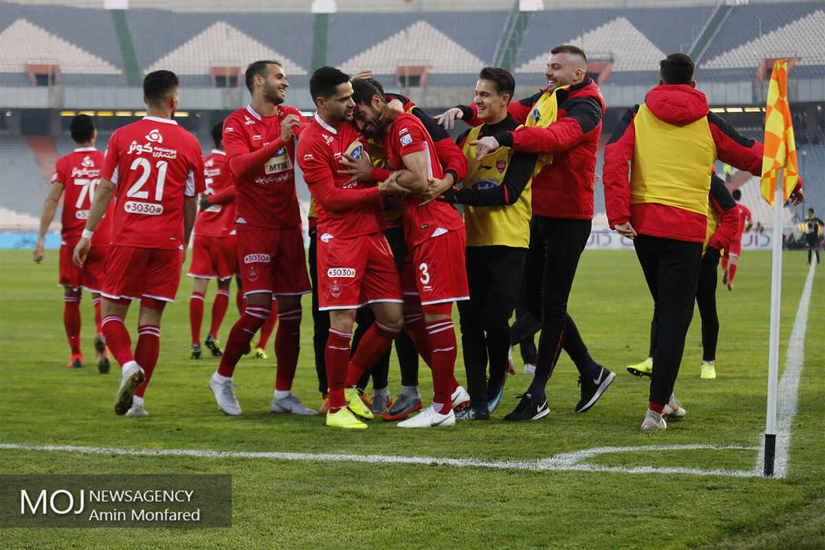 دیدار تیم های فوتبال پرسپولیس و ذوب آهن اصفهان