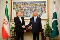 وزیر امور خارجه ایران با همتای پاکستانی دیدار کرد