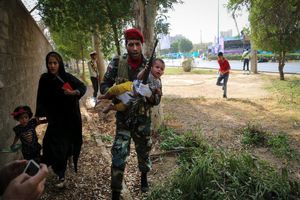 تلاش نیروهای مسلح برای امدادرسانی به مردم بی پناه در حمله تروریستی اهواز + تصاویر