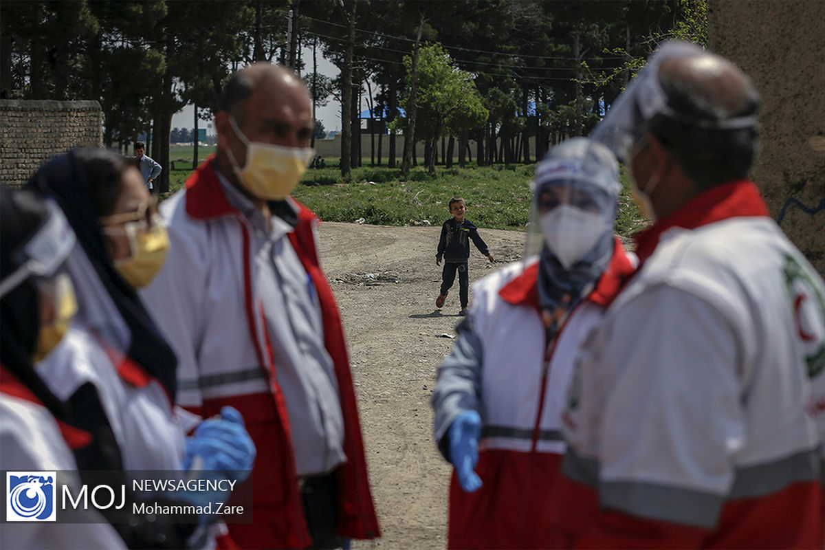 غربالگری و ضد عفونی جمعیت هلال احمر در روستاهای اطراف تهران
